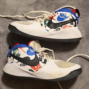 NIKE Team Hustle Sneakers